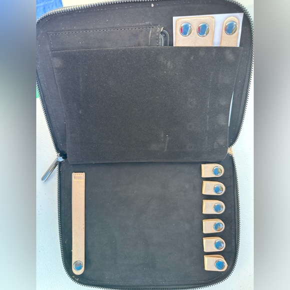 NWOT Halston Jewelry Portfilio Travel case/organizer metallic gold zip - Picture 3 of 3